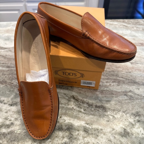 Vintage TOD’S Gommino Leather Loafers – Caramel Beauty, Size 7.5 👞🇮🇹